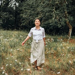 TravelSmith Vintage Highwaisted Beige Button down skirt with pockets